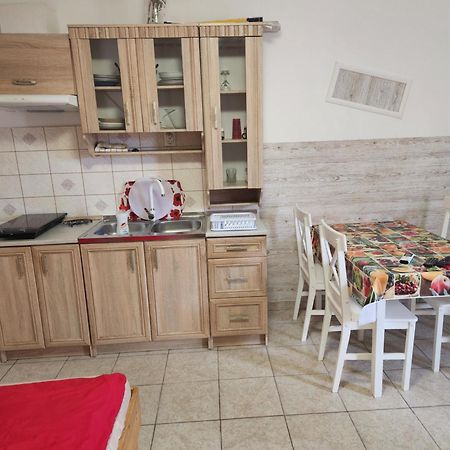 Orsi Apartman / vendegház Kecskemét Exterior foto