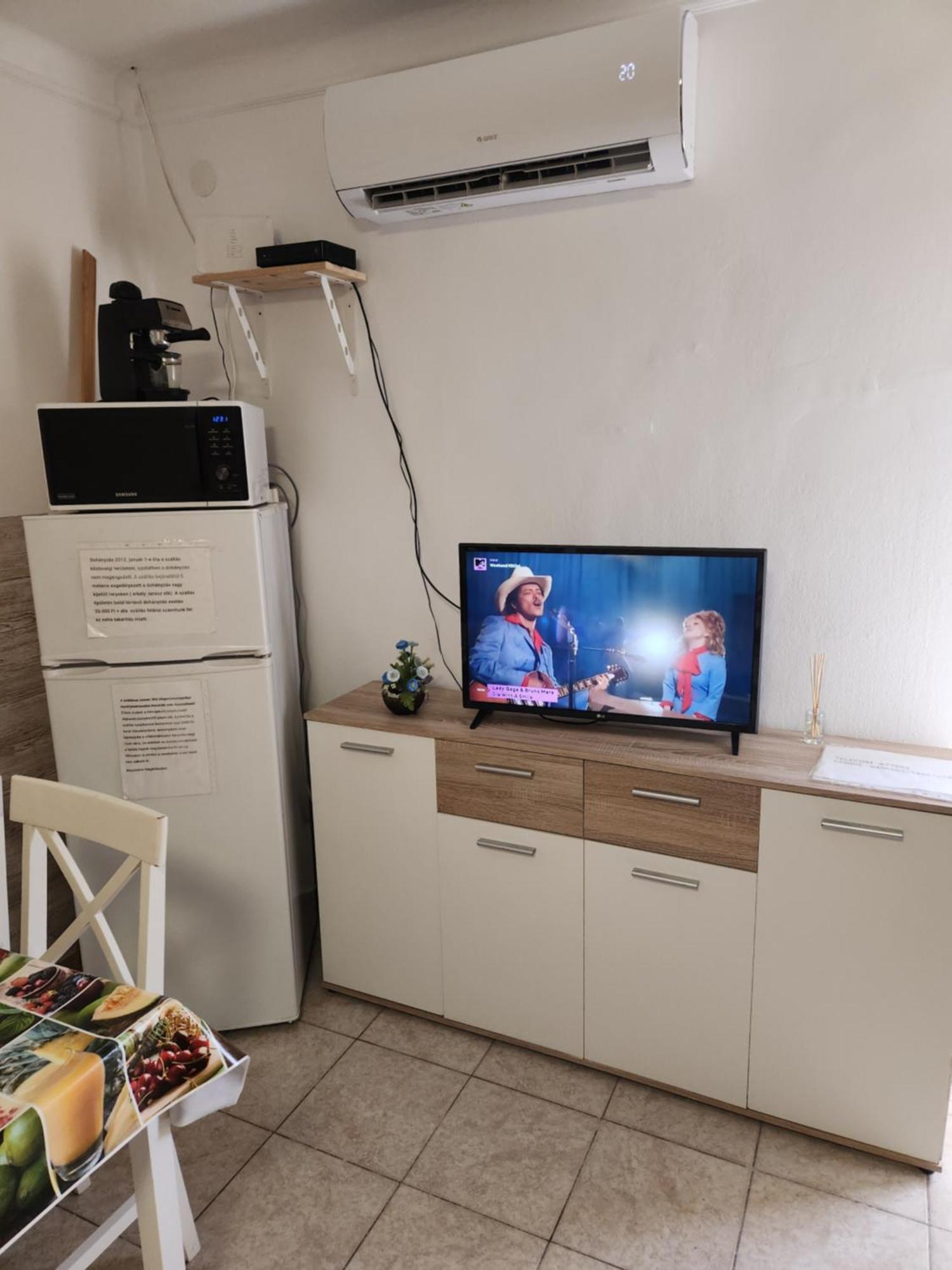 Orsi Apartman / vendegház Kecskemét Exterior foto